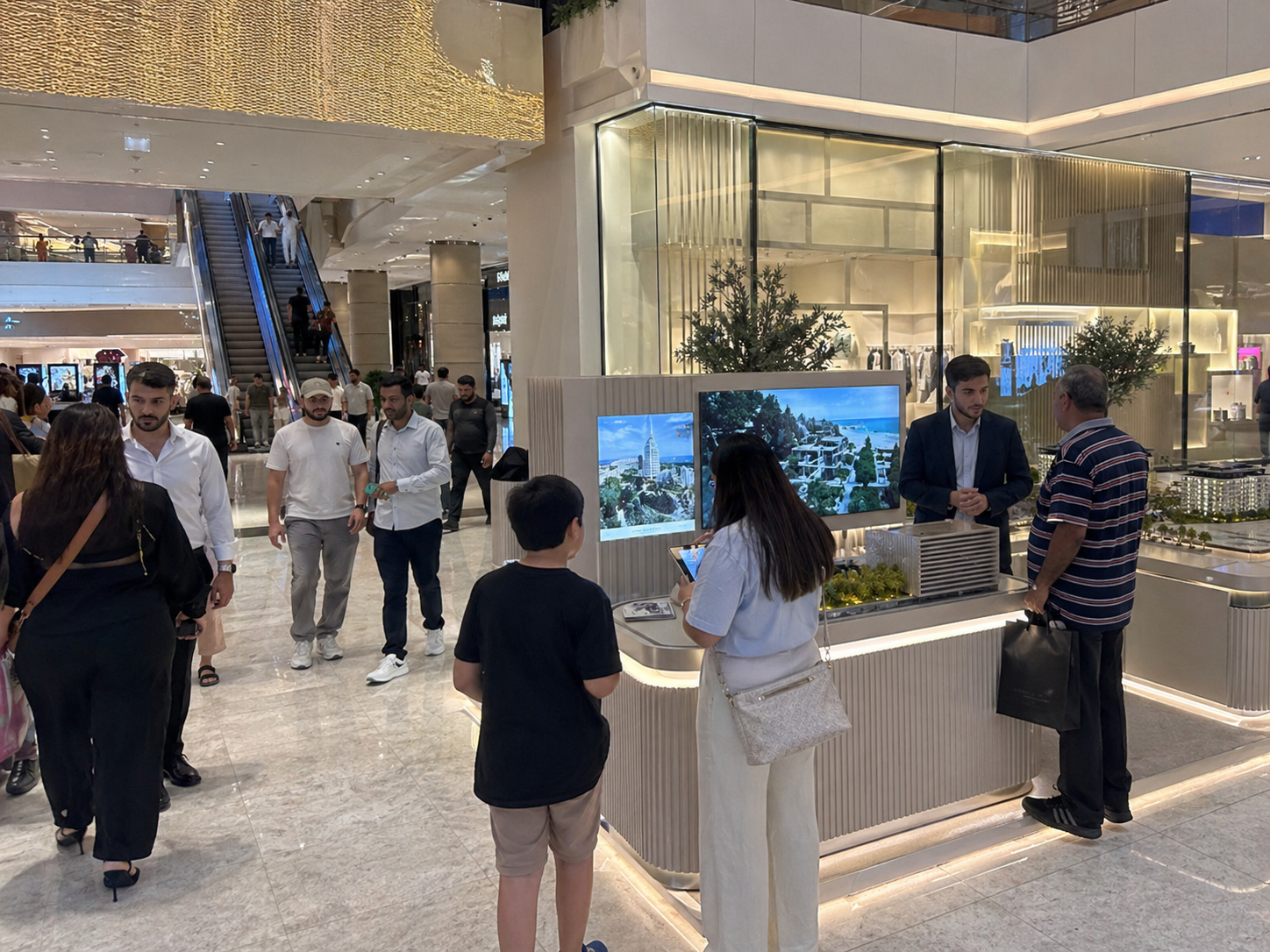 Mall scale-model presentation